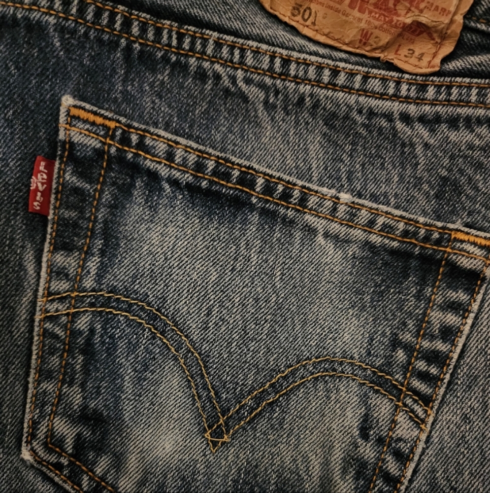 Vintage x 2000s “made in Mexico” 501 Levis Red Tab Indigo Blue Jean